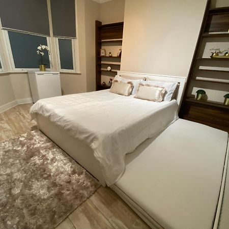 Private Rooms In Excellent Family House ,Zone 2 London Luaran gambar