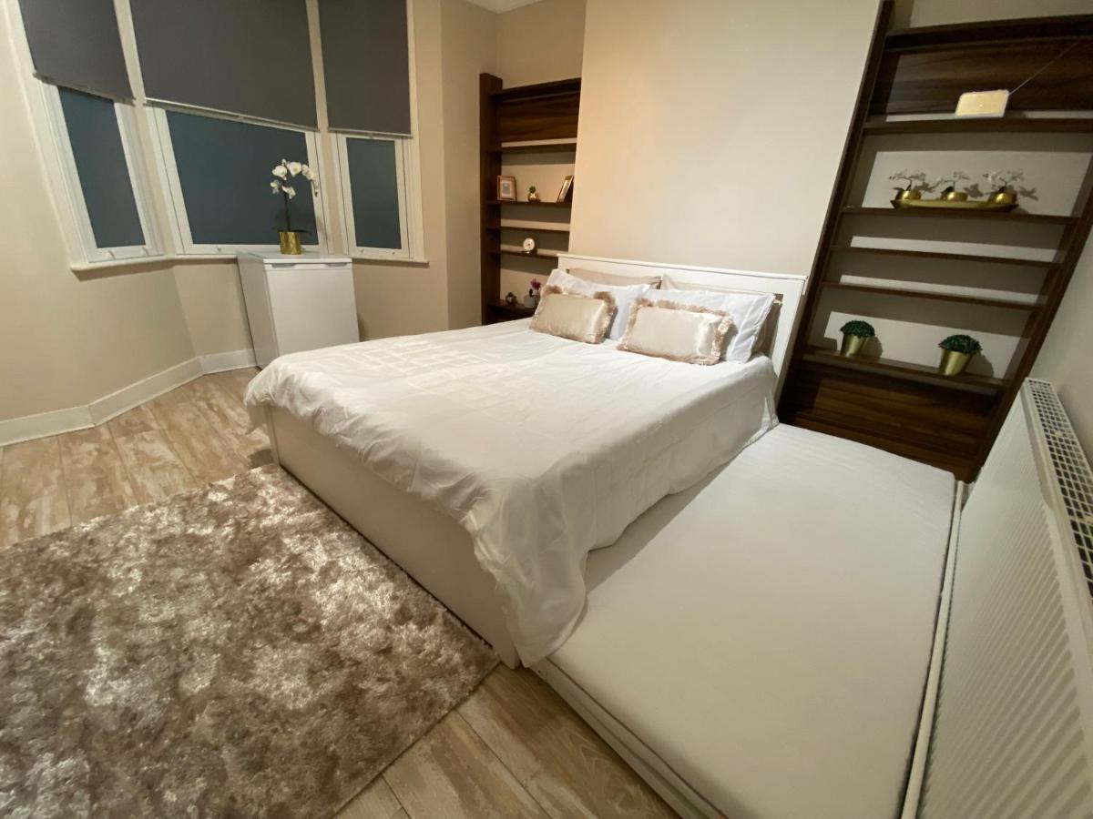 Private Rooms In Excellent Family House ,Zone 2 London Luaran gambar