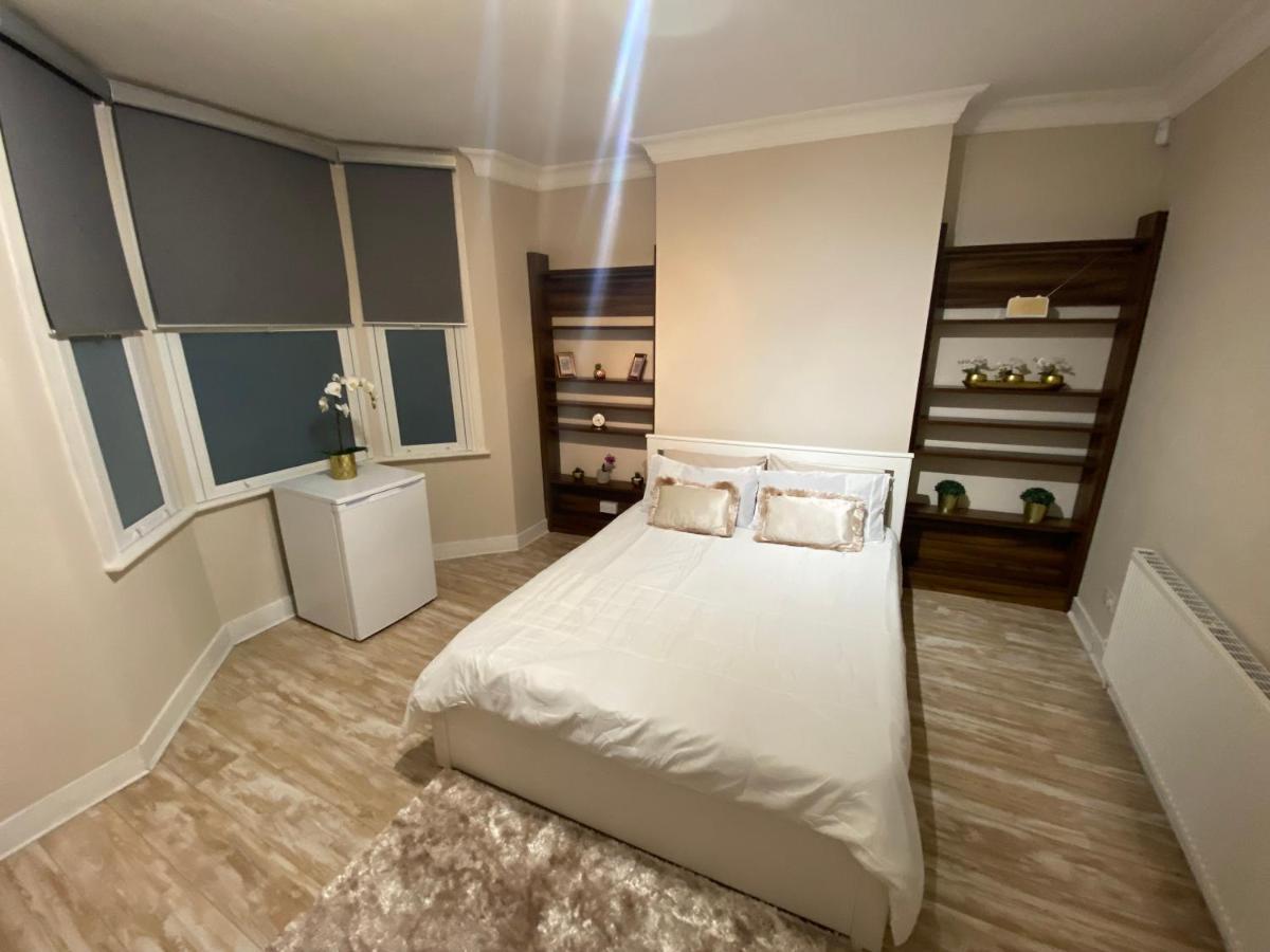 Private Rooms In Excellent Family House ,Zone 2 London Luaran gambar
