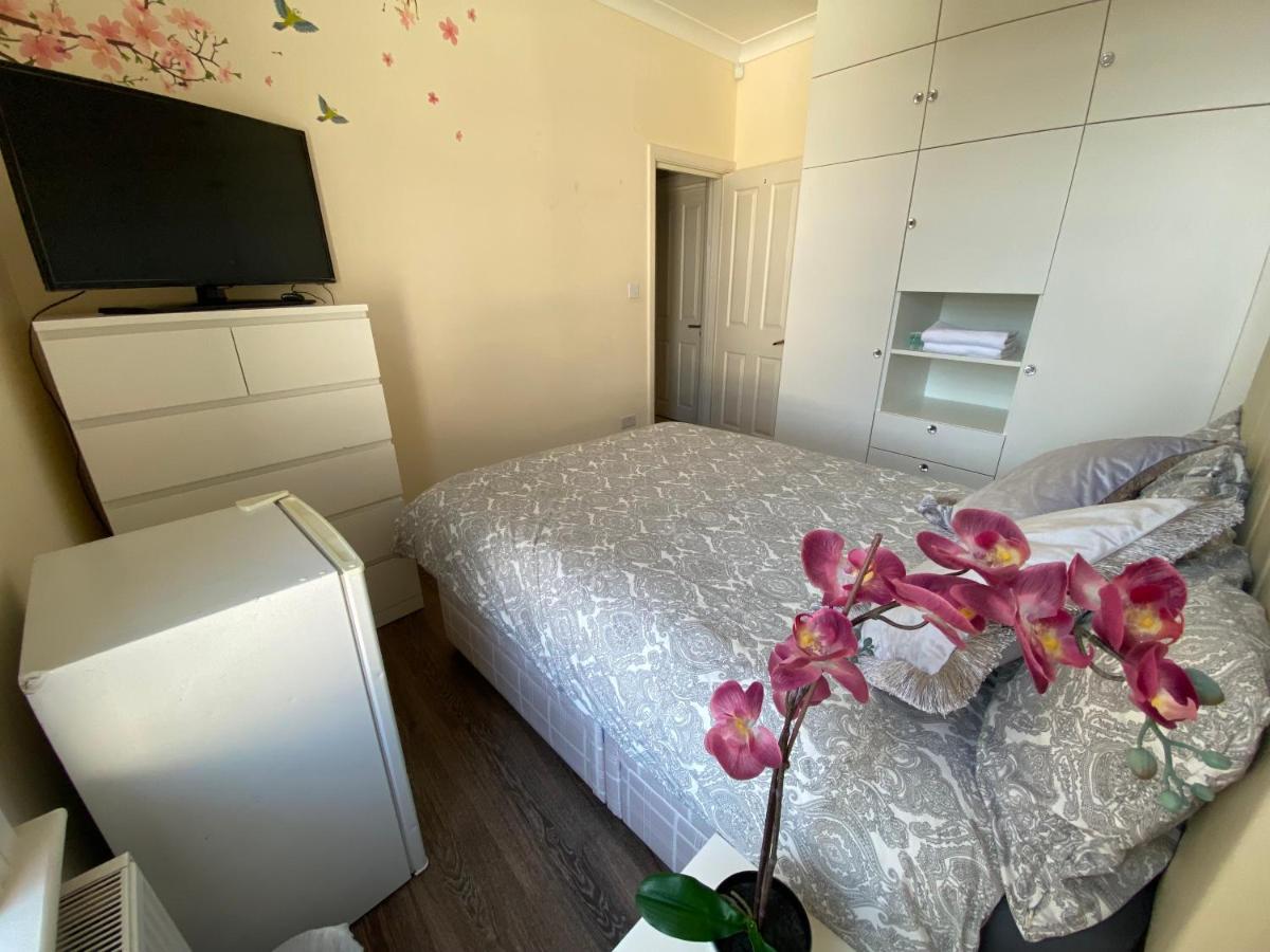Private Rooms In Excellent Family House ,Zone 2 London Luaran gambar