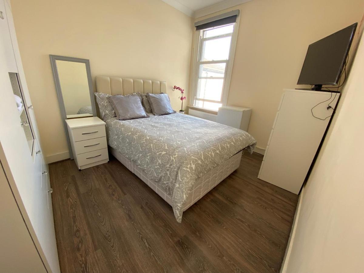 Private Rooms In Excellent Family House ,Zone 2 London Luaran gambar